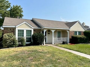 Building Photo - 900 Elmhill Ct