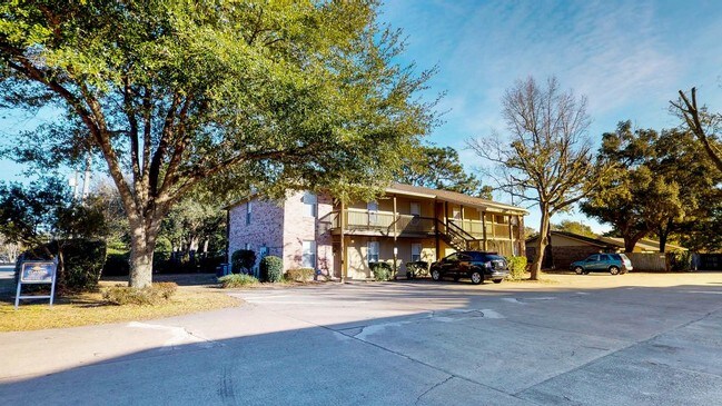 Building Photo - 895 Silverwood 2