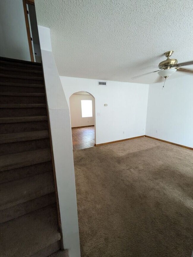 Building Photo - 2BD/1.5BA Unit at Pinecrest Apartments in ...