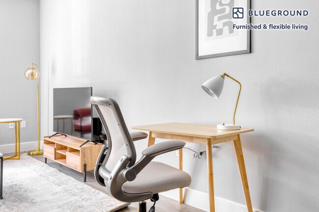 Foto del edificio - 230 W 3rd St