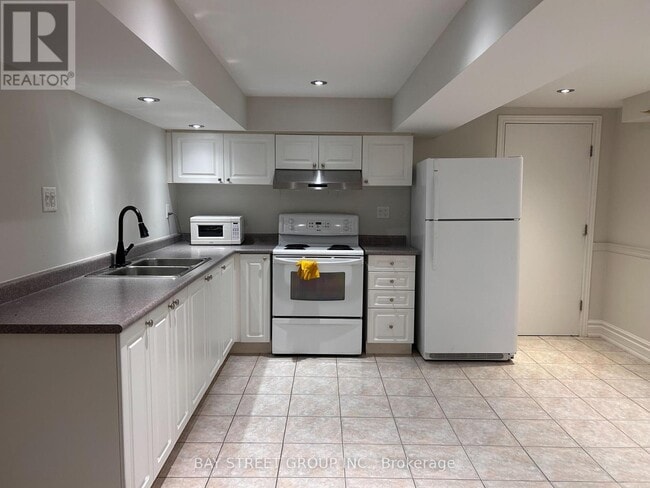 Building Photo - 25 Kirkbride Crescent
