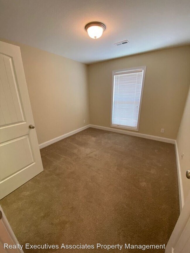 Building Photo - 3 br, 2 bath House - 843 Wells Road