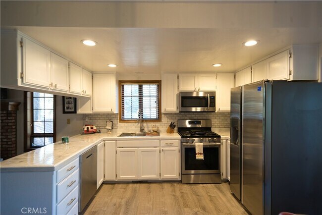 Foto del edificio - 31644 Christmas Tree Ln