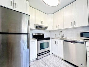 Building Photo - 144 Mansfield D