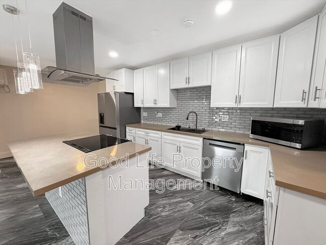 Building Photo - 3030 Alta View Dr