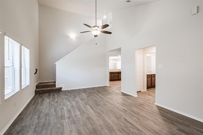 Building Photo - 14024 Amelia Dr