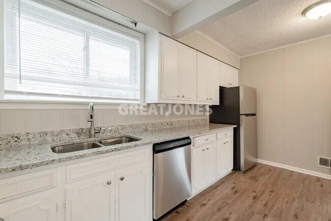 Foto del edificio - 2313 Westview Dr