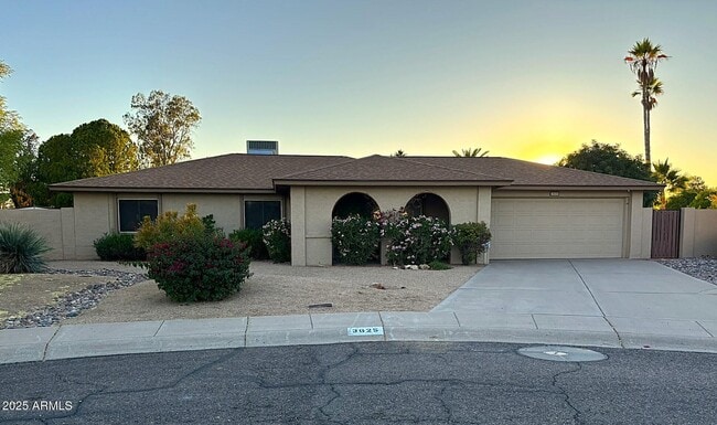 Building Photo - 3625 E Garden Dr