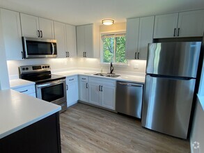 Building Photo - 304 S Forest Dr