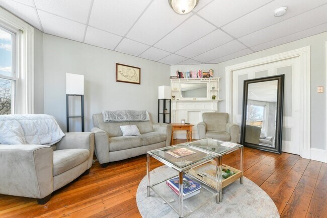 Foto del edificio - 733 E 3rd St