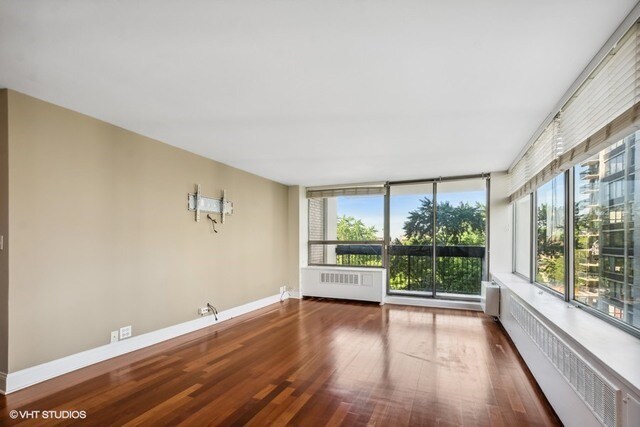 Foto del edificio - 1355 N Sandburg Terrace