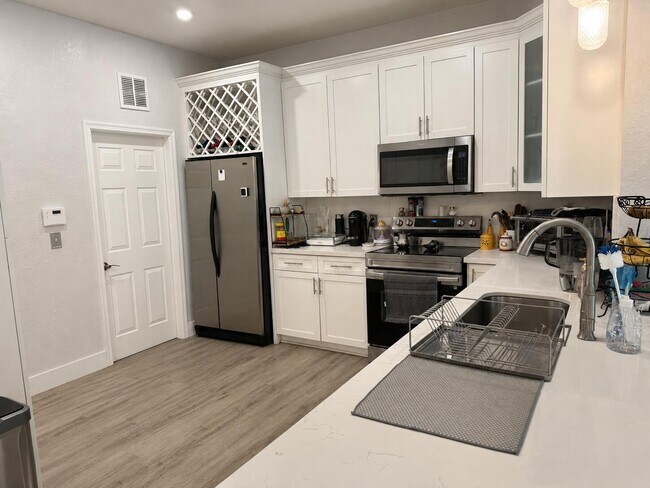 Building Photo - 5813 Eagle Cay Ln