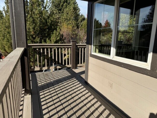 Foto del edificio - Move in special $500 off first months rent...