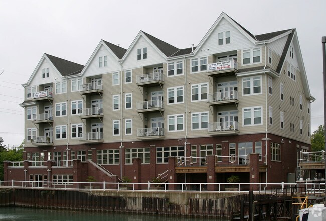 Foto del edificio - 110 S Wisconsin St
