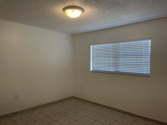 Foto del edificio - 2744 W 60th St