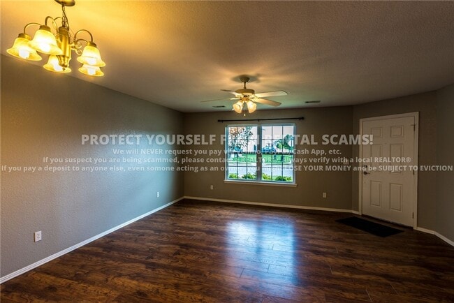 Building Photo - 1137 S Holland Dr