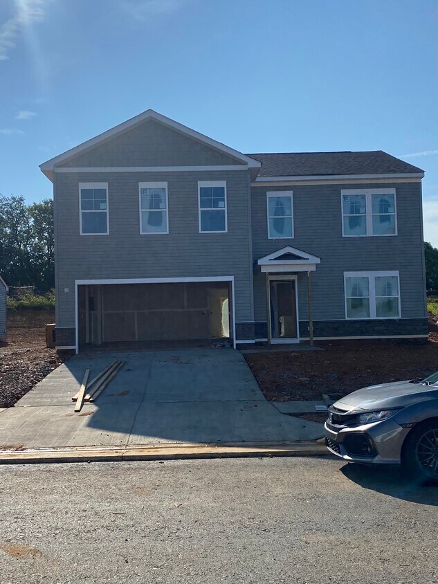 Brand New Build! - 81 Holly Rd