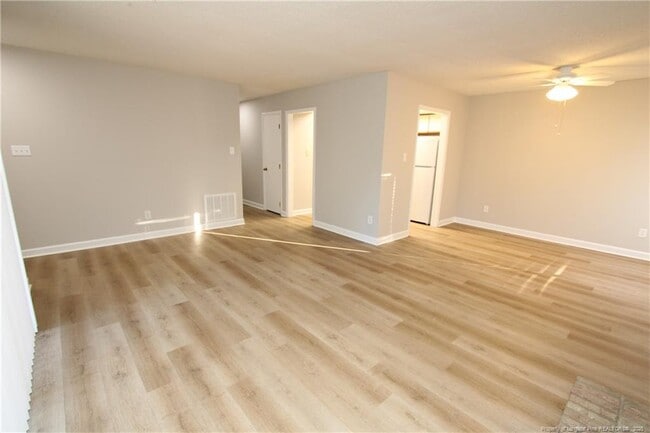 Building Photo - 118 Manhattan Ct