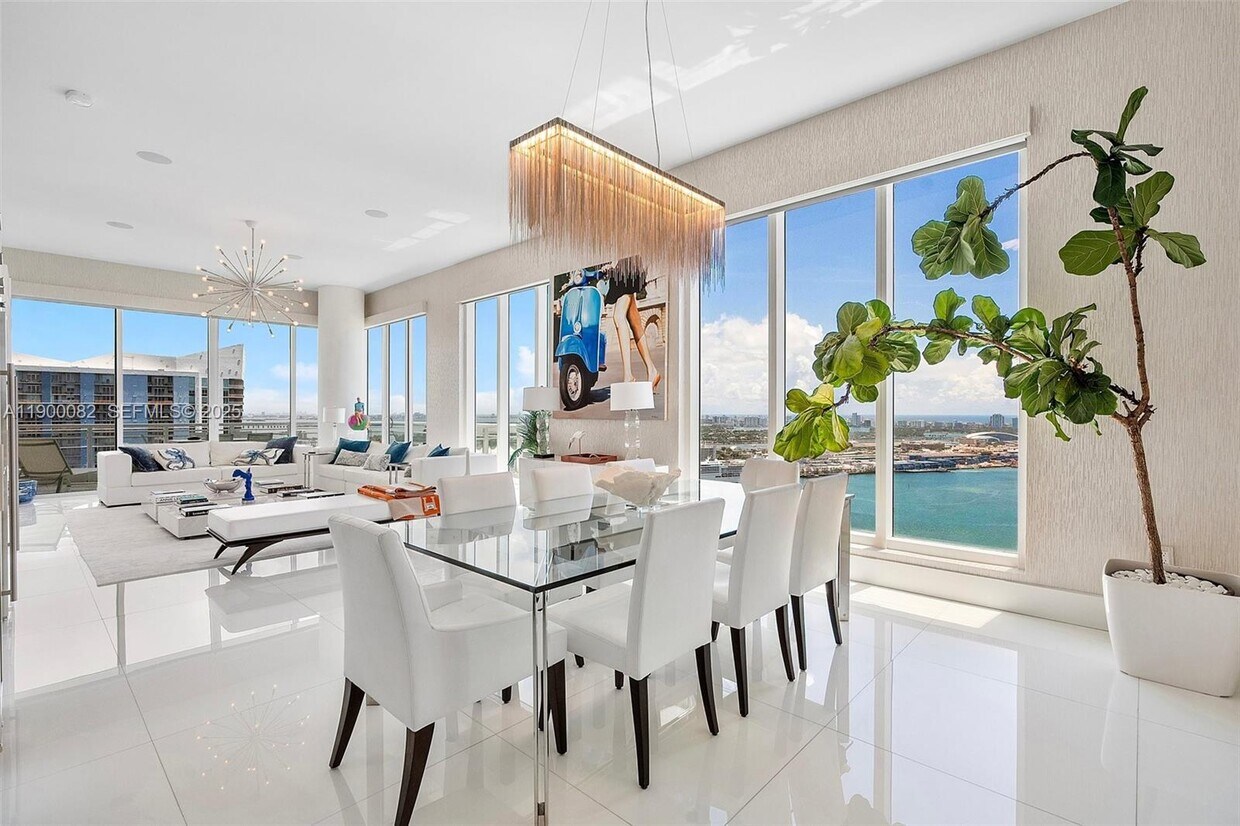 Foto principal - 900 Brickell Key Blvd