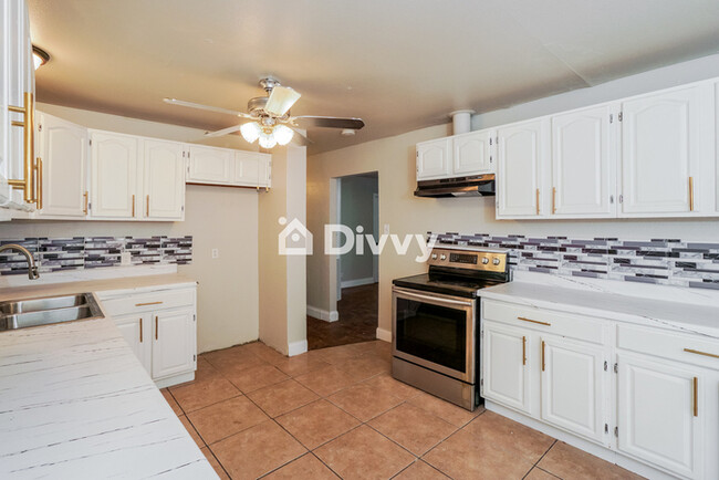 Building Photo - 2219 Palomino Dr, San Antonio, TX 78227