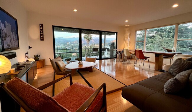 Espacio abierto de estar y comedor con vistas - 3277 Palmer Dr