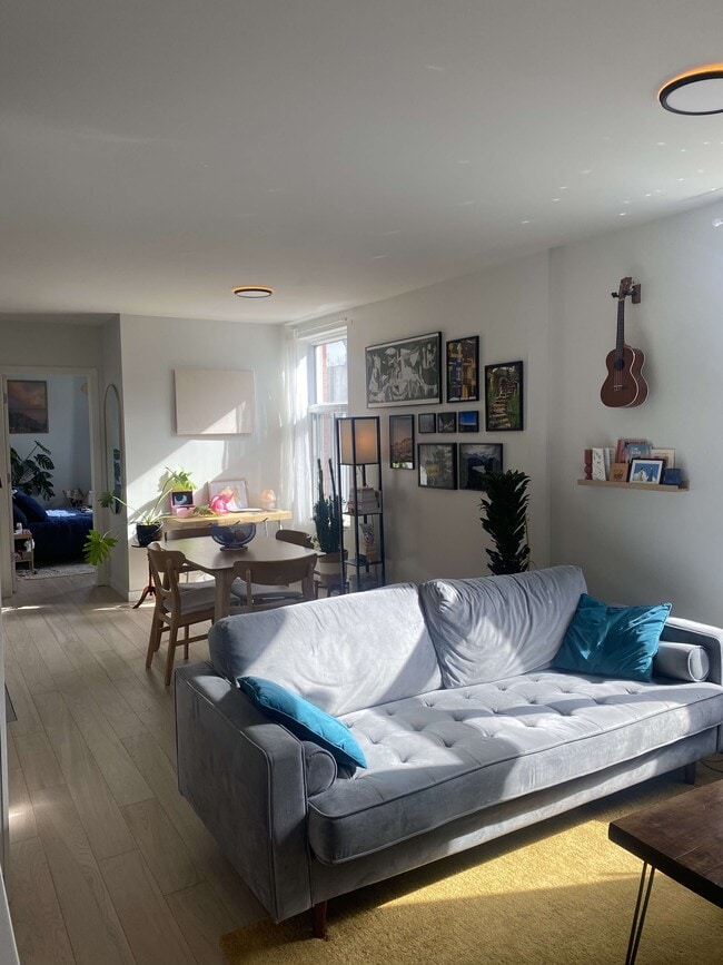 Building Photo - 27 Rue Saint-Viateur