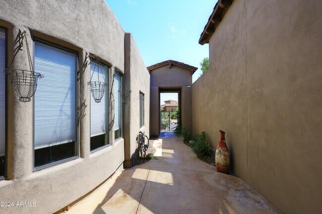 Foto del edificio - 9270 E Thompson Peak Pkwy