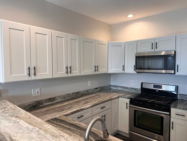 HUGE Kitchen - 4654 York Rd