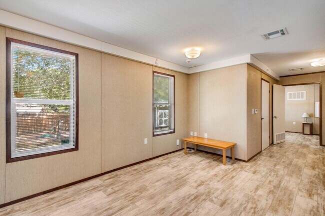 Foto del edificio - 396 Peachtree Cir
