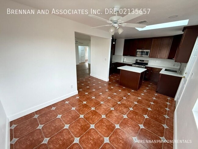 Building Photo - 2585 Deauville St