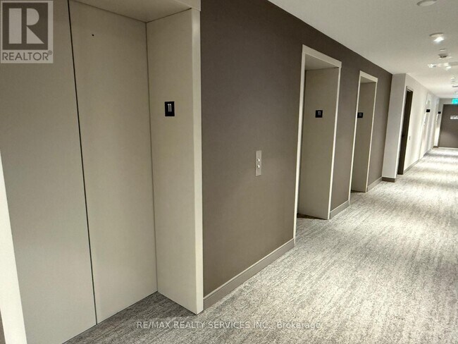 Photo du bâtiment - 8010 Derry Rd W