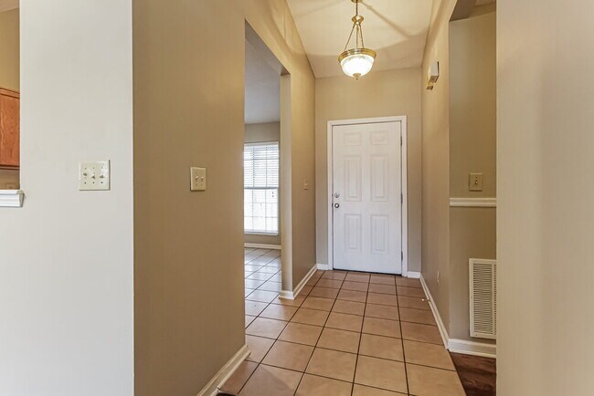 Foto del edificio - 5384 Lakeside Manor Dr