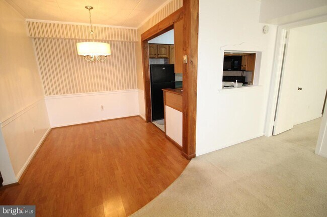 Building Photo - 170 Woodstream Dr