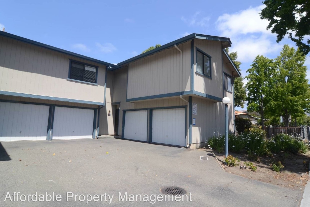 Primary Photo - 3 br, 2.5 bath House - 40630 High Street