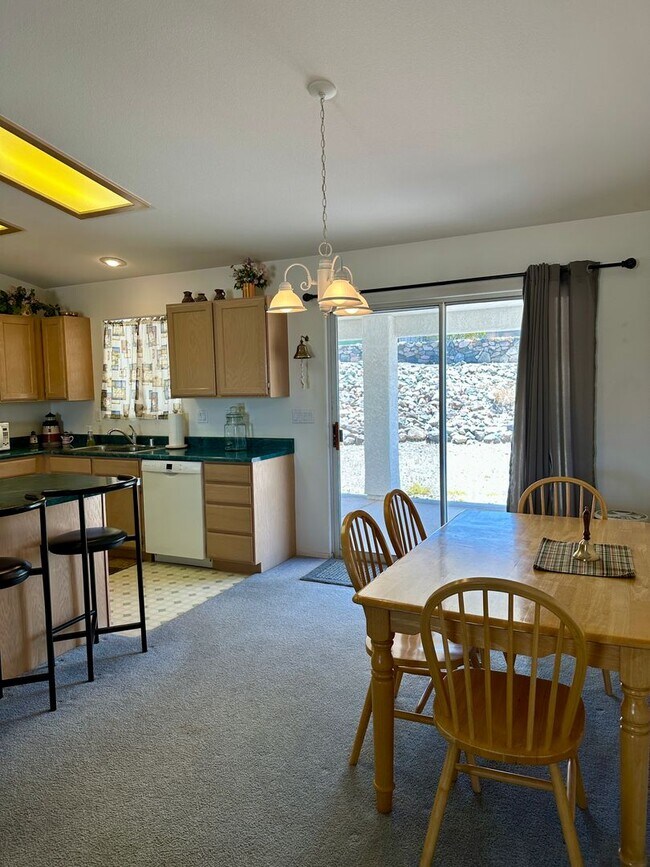 Building Photo - Winter 25/26 Furnished Rental - October th...