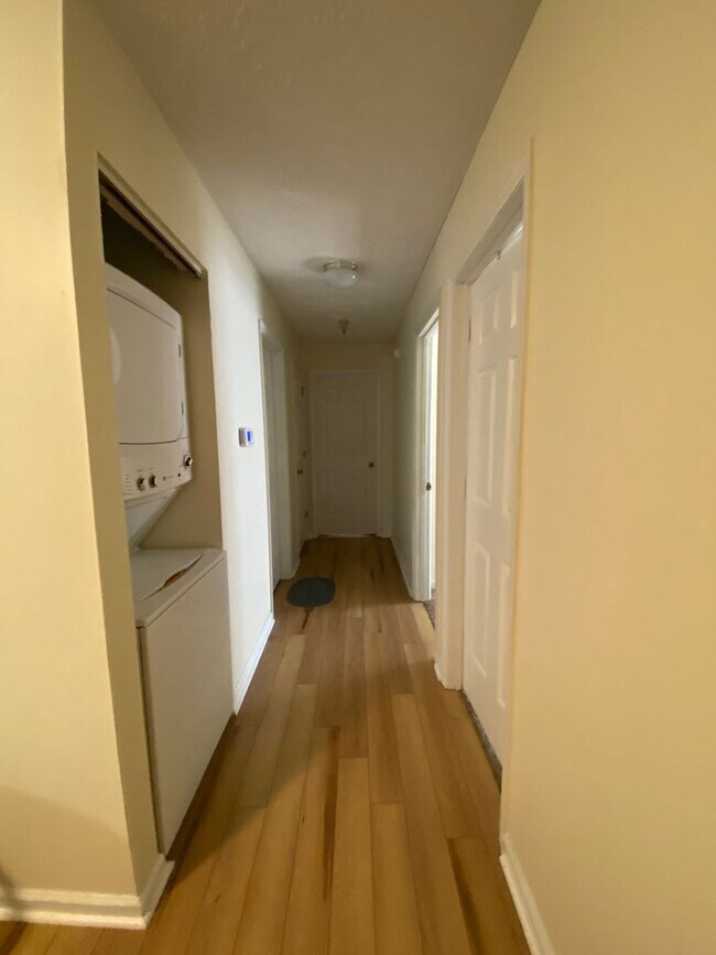 Building Photo - 3-Bedroom Apartment Near IU Bloomington Campus