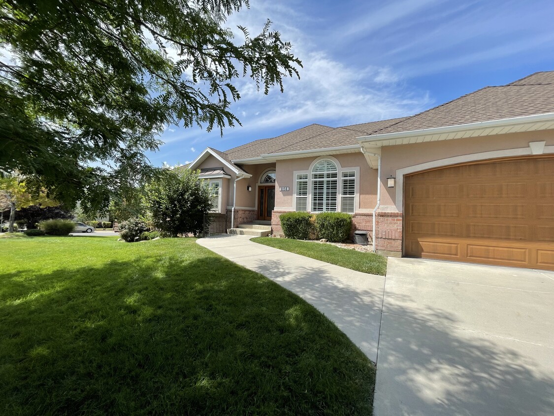 Primary Photo - 1156 W Park Palisade Dr