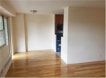 Building Photo - 105 Riverdale Ave