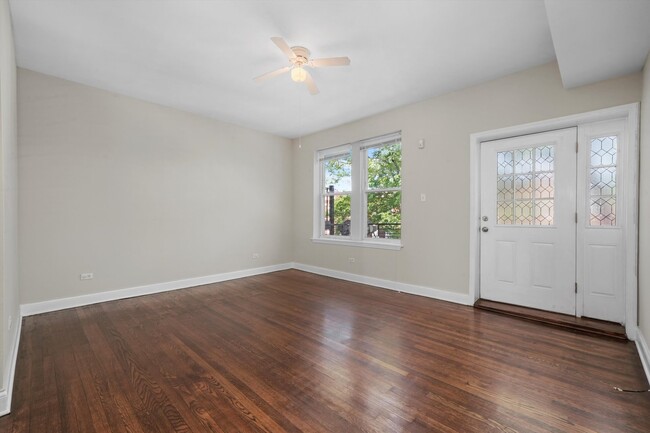 Foto del edificio - 6136 S Eberhart Ave