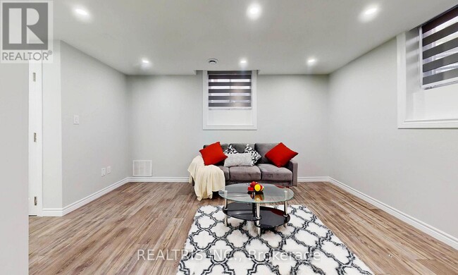 Building Photo - 85 Eaglecrest St