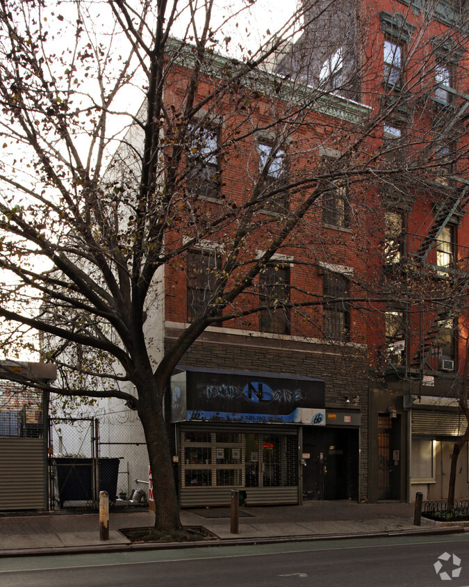 Building Photo - 66 Clinton St