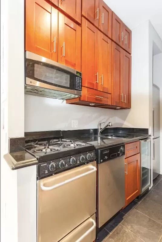 Building Photo - East 18th Street