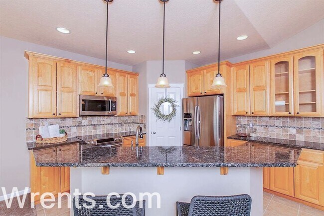 Foto del edificio - Stunning 4 Bed, 3 Bath Home in Gated 5-Mil...