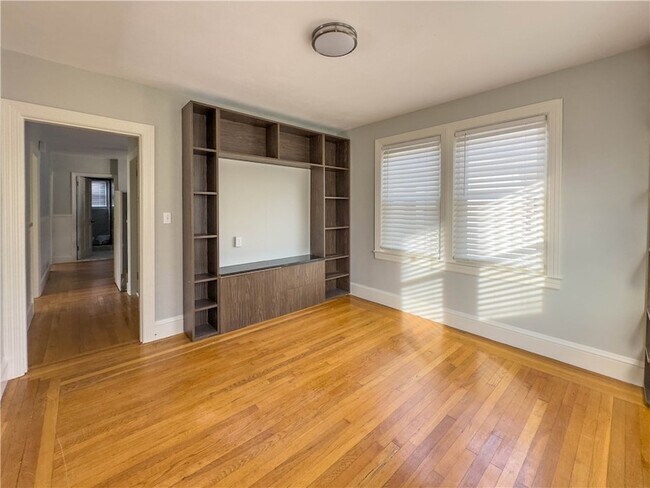 Foto del edificio - 419 Maple Ave