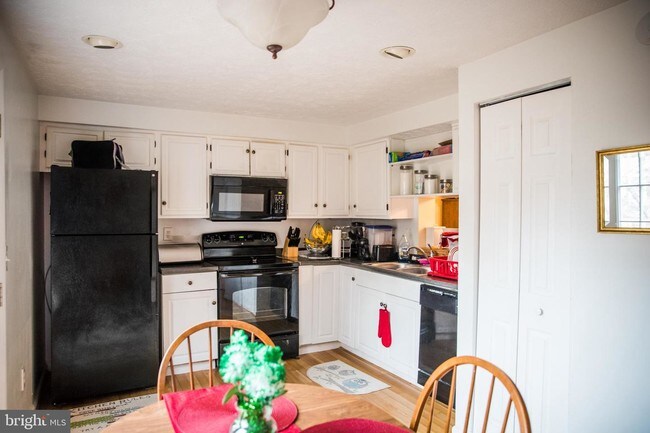 Foto del edificio - 7132 Eden Brook Dr