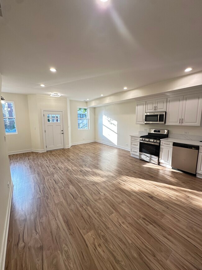 Building Photo - 1325 S 50th Ct