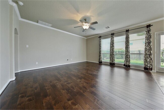 Foto del edificio - 139 Sweet Leaf Grove Ln