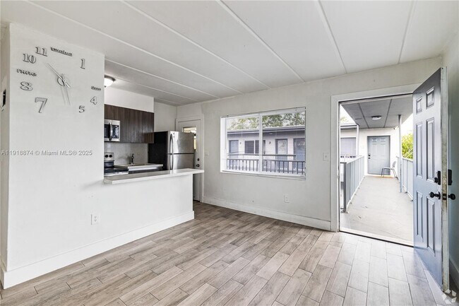 Foto del edificio - 734 NW 80th St