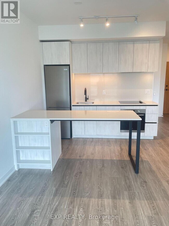 Photo du bâtiment - 2495 Eglinton Ave W