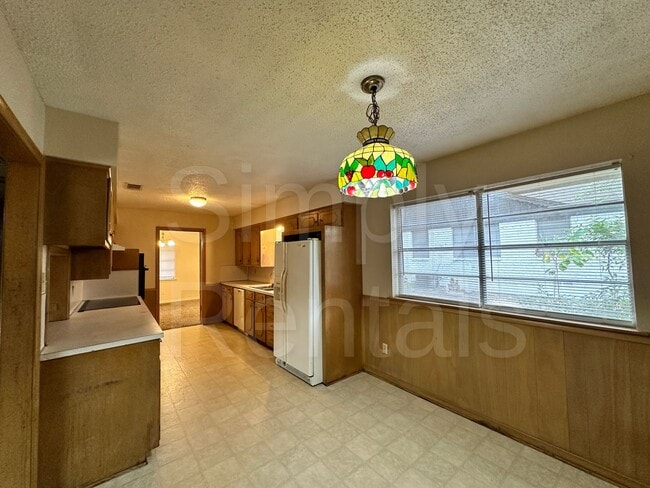 Building Photo - 7 Timberside Dr